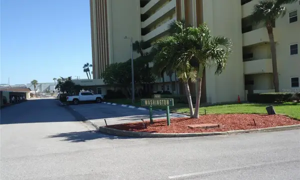 4550 Cove Circle, Unit 605, St Petersburg, FL, 33708