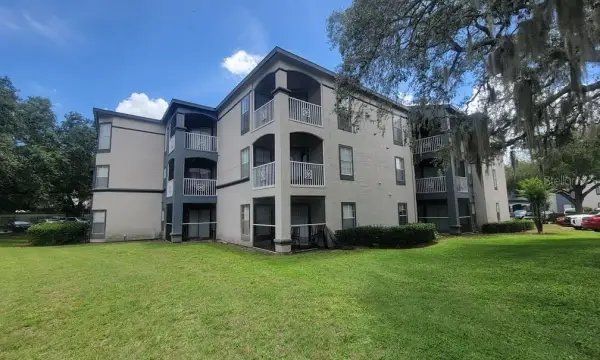 8413 Lucuya Way, Unit 306, Temple Terrace, FL, 33637